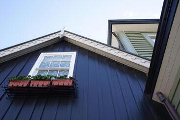 تختخواب و صبحانه Issey Manor