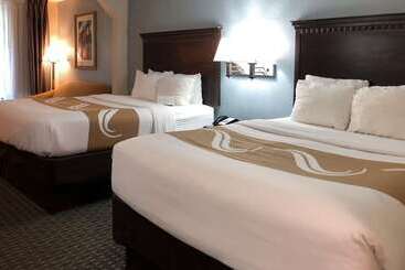 호텔 Quality Inn & Suites