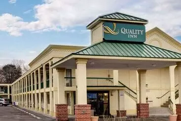 בית מלון כפרי Quality Inn Takoma Park
