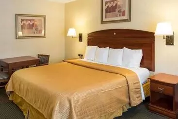 בית מלון כפרי Quality Inn Takoma Park