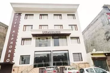 Capital O 44117 Hotel Alphonso