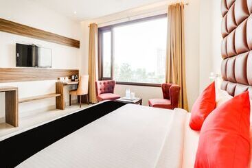 Capital O 44117 Hotel Alphonso