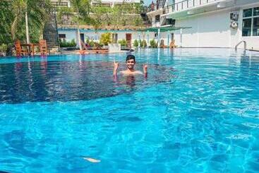 בית מלון כפרי Saru Blue Sapphire