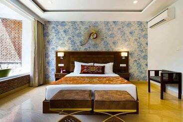 Hotel Summit By The Ganges Beach Resort & Spa