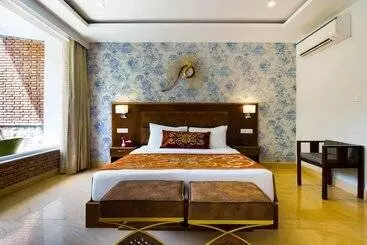 Otel Summit By The Ganges Beach Resort & Spa