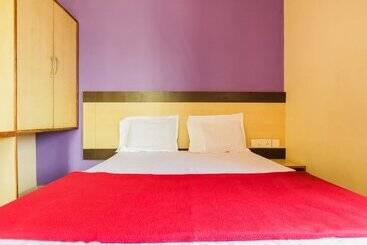 Spot On 49517 Hotel Hoysala Deluxe Lodging & Restaurant