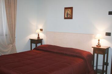 فندق ريفى Colleparadiso