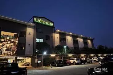 Hotel Thanaphat Place