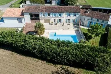 Pensión Les Cuves  Saintes