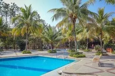 Hotel Lahari Resorts