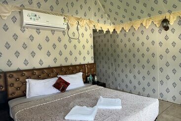 Hotel Morni Hills Resort