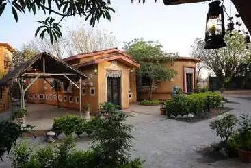 Hotel Chouki Dhani Resort