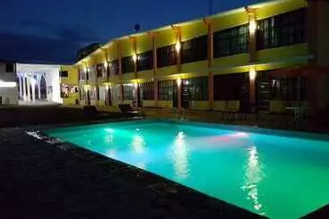 Hotelli Fiesta Nueva Italia Inn