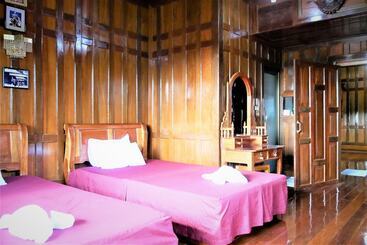 בית מלון כפרי Jittrasrom Resort