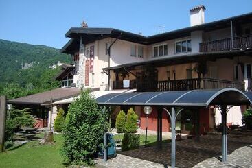 簡易ホテル Natisone