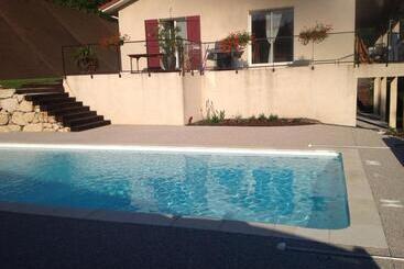 פנסיון Le Mas De Servant Roulottes Et Chambres D Hôtes