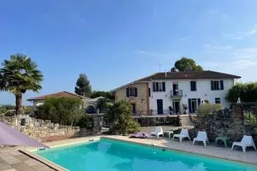 ベッドアンドブレックファースト Maison Laratger