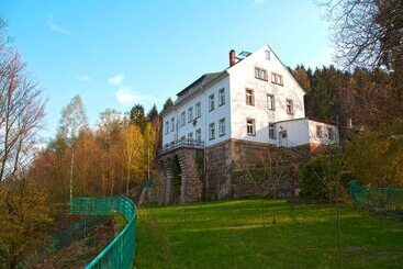 Pensión Die Burg Schöna   In A National Park