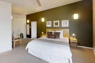 茅舍 Somewhere Unique