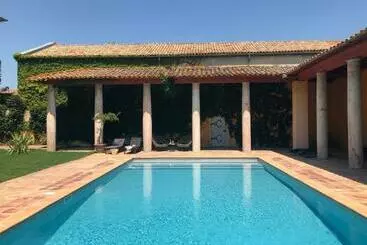 Bed and Breakfast Chateau De Paraza