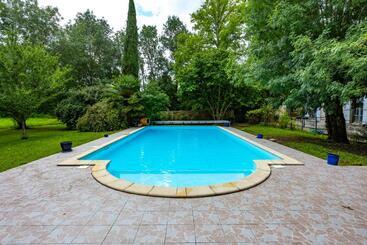 مبيت وإفطار Domaine De Pladuc