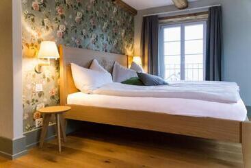 بنسيون Gasthaus Zum Bauernhof