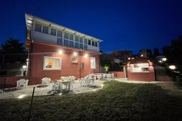 Mökkimajoitus Tenuta San Savino Delle Rocchette