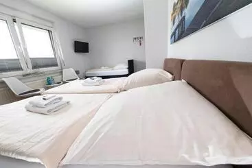 Otel Zum Alten Fährhaus   Bed & Breakfast