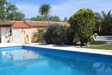 קוטג'' Le Mas Des Genets D'or