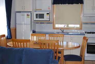 Отель Pleasurelea Tourist Resort & Caravan Park