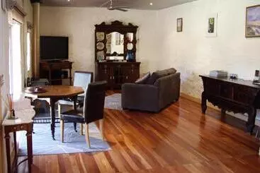 1860 Wine Country Cottages