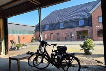 ホテル Apartment Ahsbahs Suite Near Airport