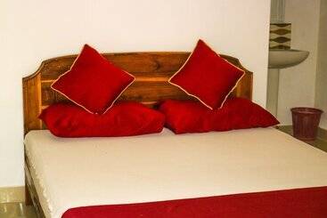 هتل French Garden Eagle Wings Inn