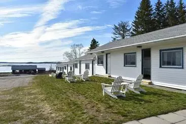 Hotel Friars Bay Inn & Cottages