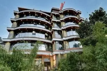 Hotel Queens Yard Suites & Spa By Sumi Yashshree