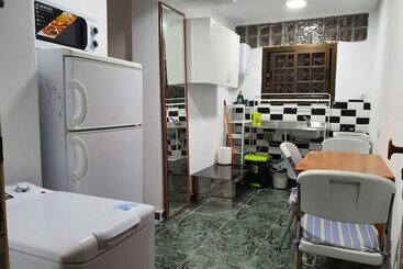 پانسیون Low Cost Room Plaza De Hierro Iv