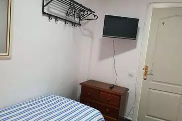 Majatalo Low Cost Room Plaza De Hierro Iv