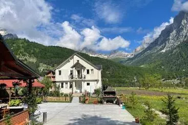 Pension  Bujtina Izet Selimaj