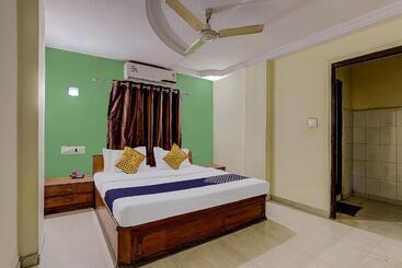 Spot On 73377 Hotel Sarovar Inn