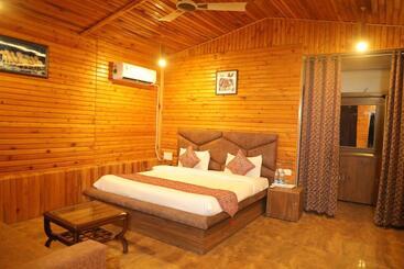 Hoa Resorts Mountain View With Infinity Pool