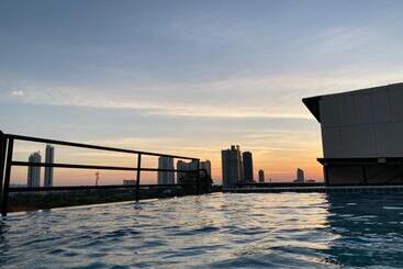 Bear’s Den Hotel Pattaya