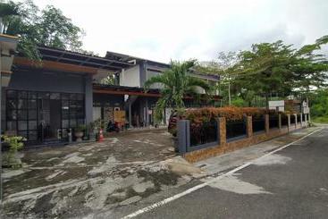 ホテル Oyo 90054 Wisma Arafah