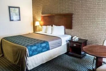 هتل Rodeway Inn & Suites Wilmington North