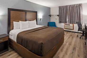 Hotel Ramada By Wyndham Cedar Rapids South