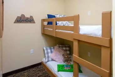 Отель The Resort At Governor's Crossing