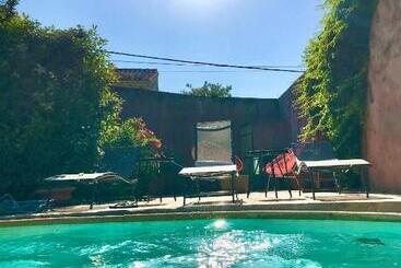 بنسيون Les Cailloux Dorés