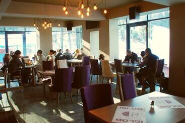 تختخواب و صبحانه Camere De Inchiriat Igloo