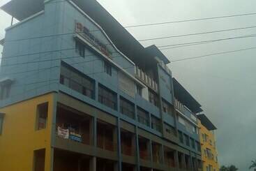 호텔 Neelisha River Front Inn