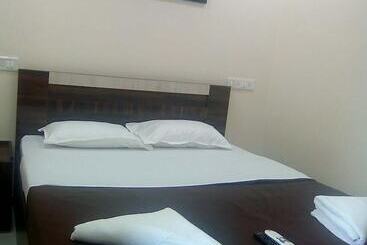 Hotel Neelisha River Front Inn