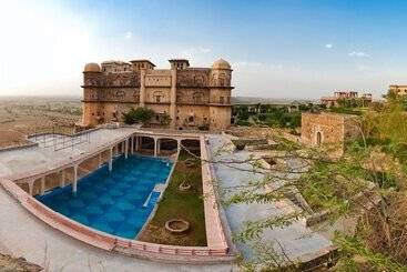 Hotel Neemrana S Tijara Fort Palace